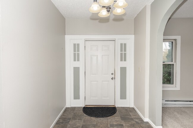 Building Photo - 344 6th Ave S