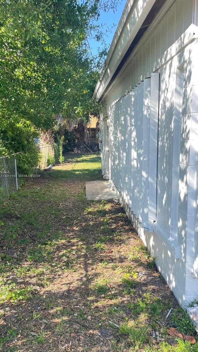 Building Photo - 2908 Dunbar St