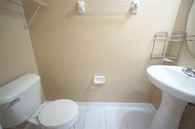 Foto del edificio - 6888 46th Ln N