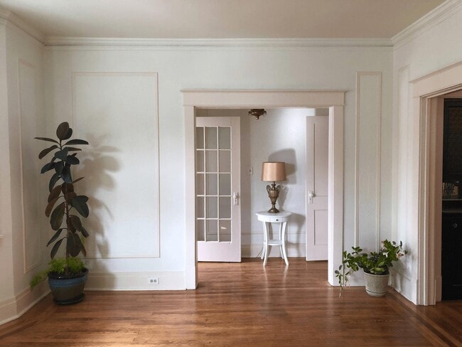 Living Room - 265 Morris St