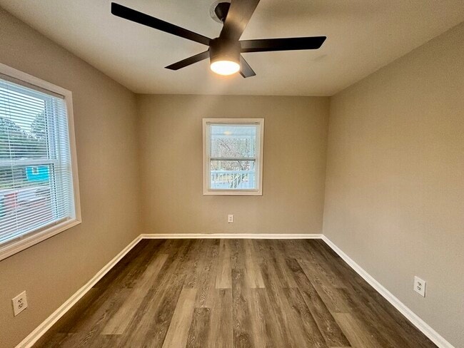 Foto del edificio - 6161 Susan Ln