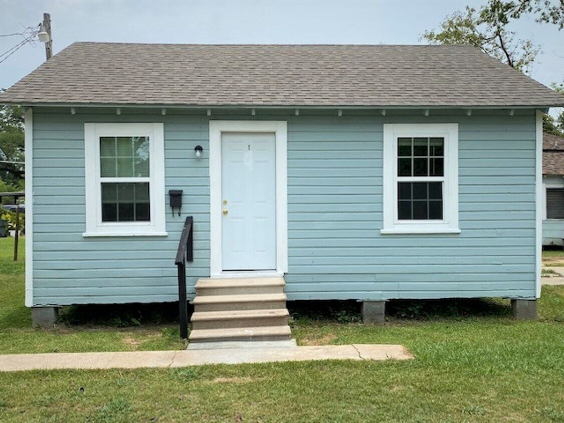 Primary Photo - 1233 Long Ave
