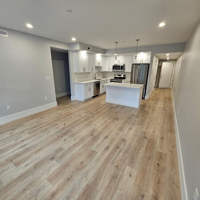 Building Photo - 124 Kenrick St