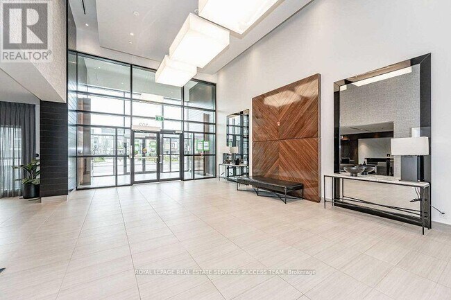 Building Photo - 102-102 Grovewood Common