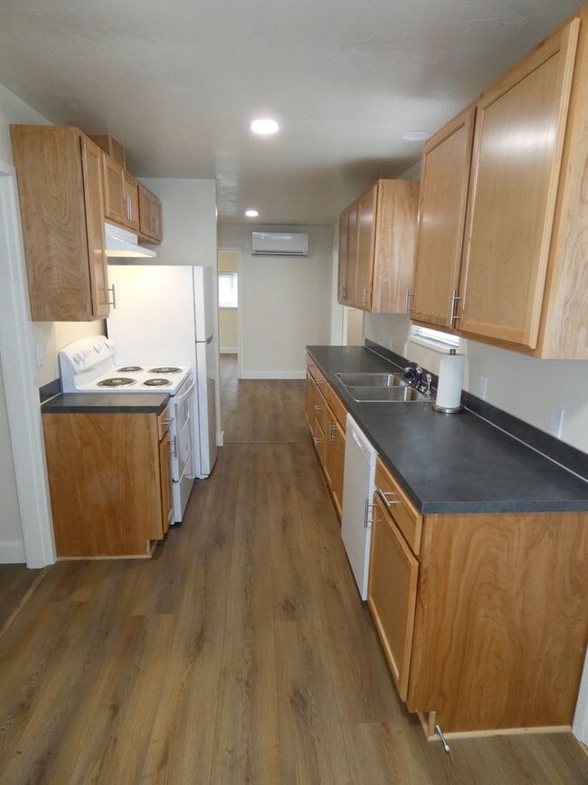 Foto del edificio - 330 E 6th St