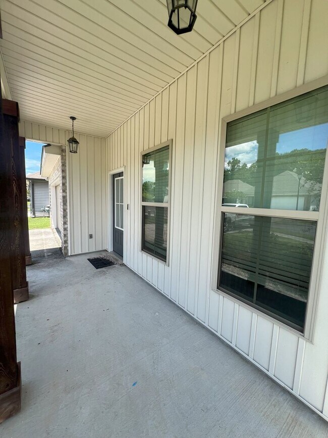 Foto del edificio - Charming 4 Bedroom, 2 bath Home in Gonzale...