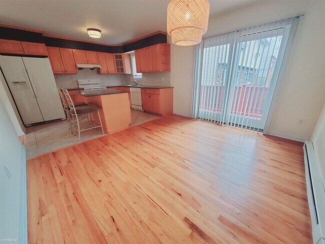 Building Photo - 3 br, 1.5 bath Townhome - 42 Mariners Ln