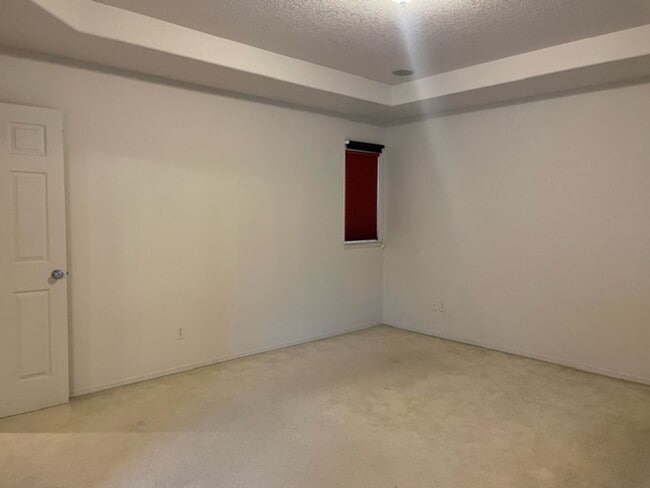 Building Photo - Fabulous 4 Bedroom 2.5 Bathroom Single Fam...