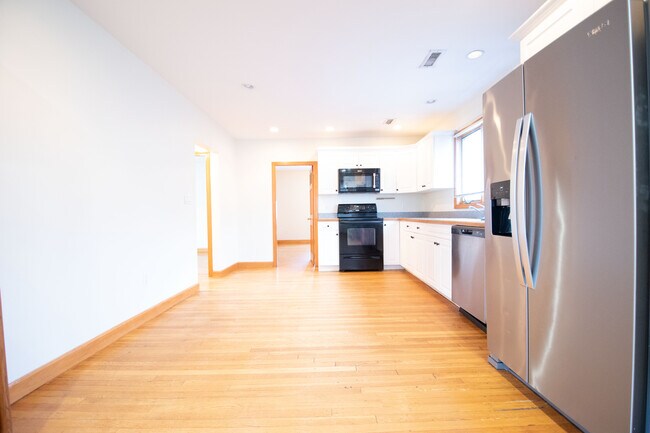 Building Photo - 20 Greymere Rd