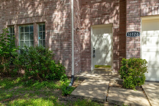Foto del edificio - 16126 Taloncrest Dr