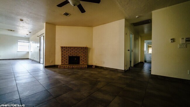 Foto del edificio - 505 Van Dornum Ave