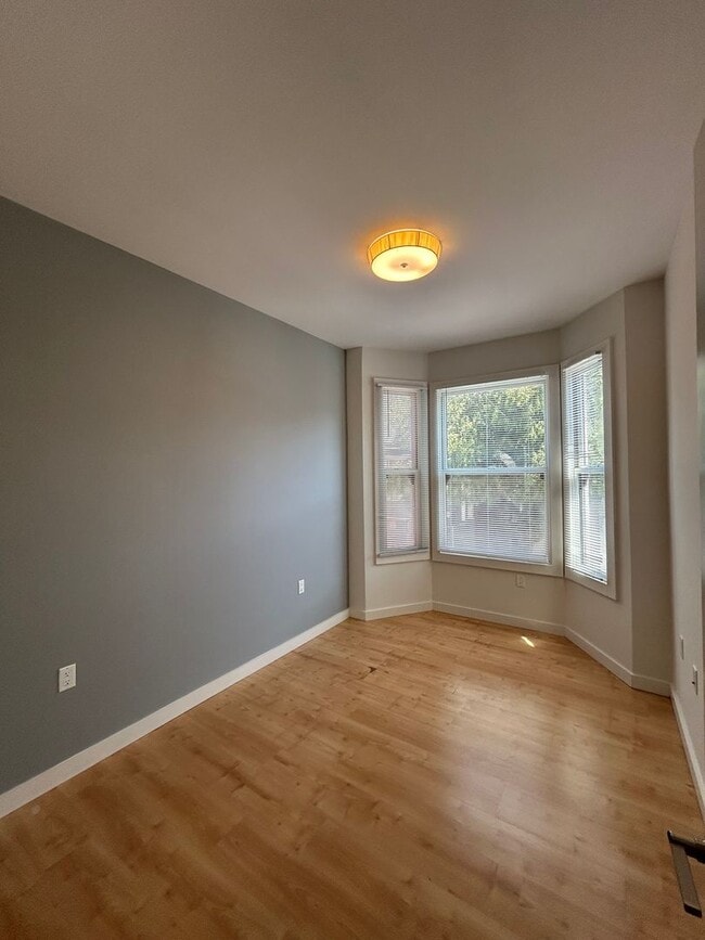 Building Photo - 718 Clementina St