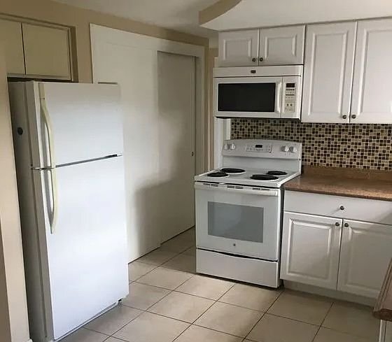 Foto del edificio - 4050 Chesswood Dr