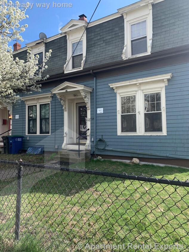 Building Photo - Davis Sq 4 BR, 2 Baths - Parking - Single ...