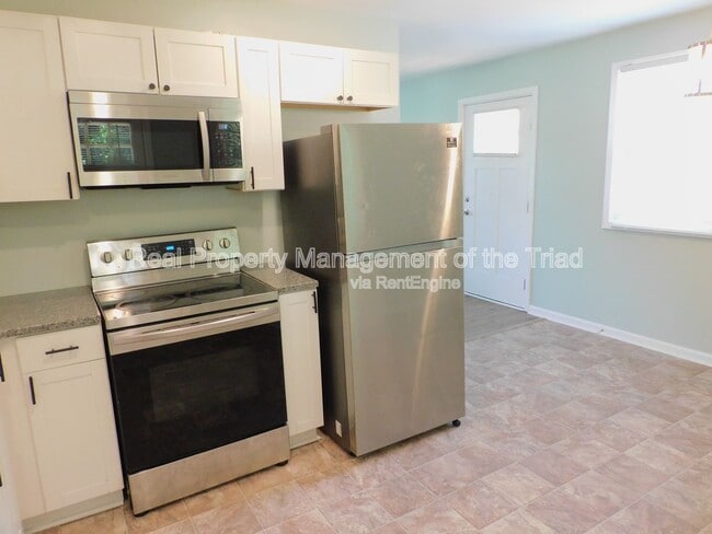 Building Photo - 3016 Myra St