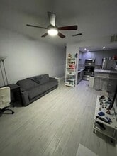 Building Photo - 806 W 24th St