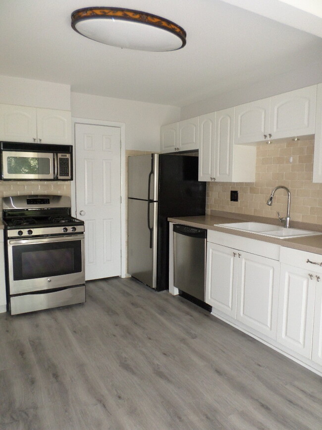 Foto del edificio - 1588 Burr Oak Ct