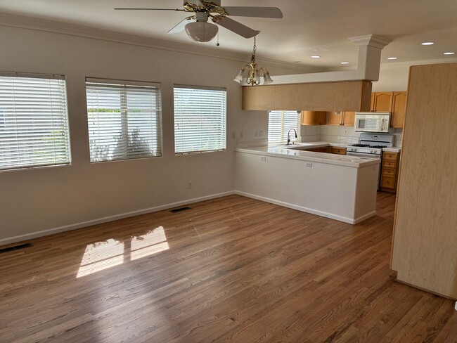 Building Photo - 5122 Mesa Verde Dr