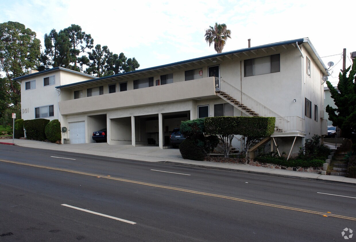 Building Photo - 901 E Grand Ave