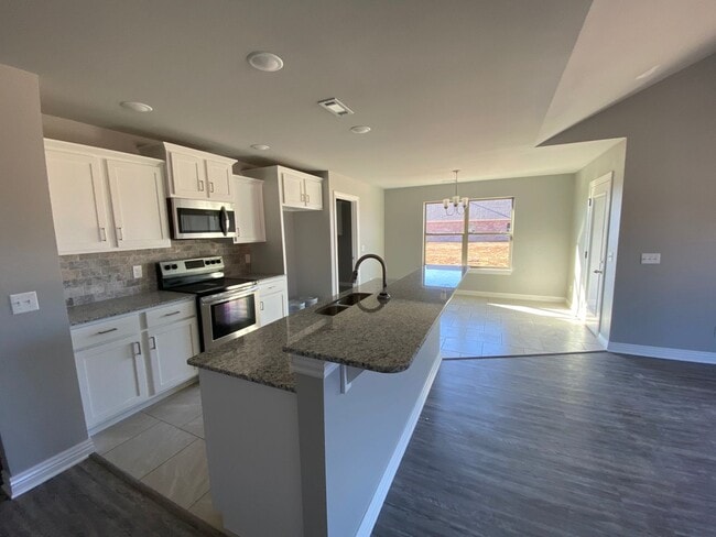 Building Photo - Beautiful Home in Bentonville - Prime Loca...