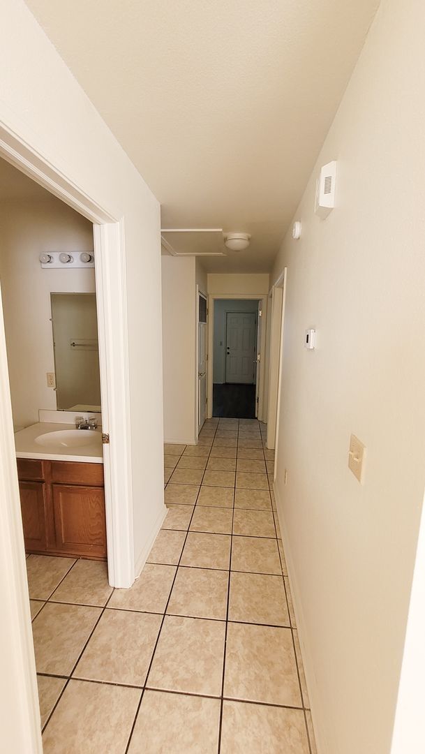 Foto del edificio - Cozy 3 Bed 2 Bath Duplex!