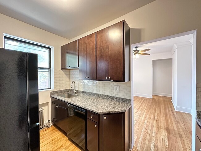 Foto del edificio - 2311 W Wilson Ave