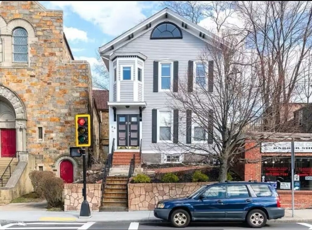 Primary Photo - 96 Warren St