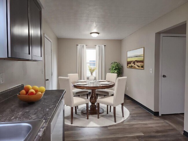 Building Photo - Beautiful 3 bedroom 2.5 bath Condo with at...