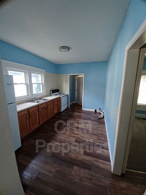 Building Photo - 2304 E Memorial Dr
