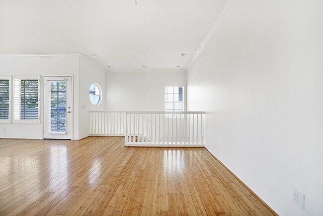 Foto del edificio - Newport Coast gated community, available now