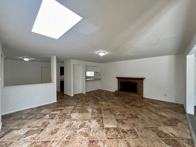Building Photo - Appealing 3 Bedroom, 2 Bath Home In The NW...