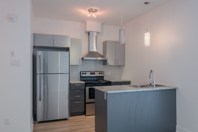 Building Photo - 6600 Av De Darlington