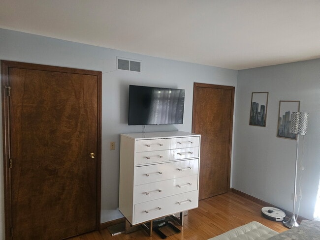 Building Photo - 3133 Rivermill Dr