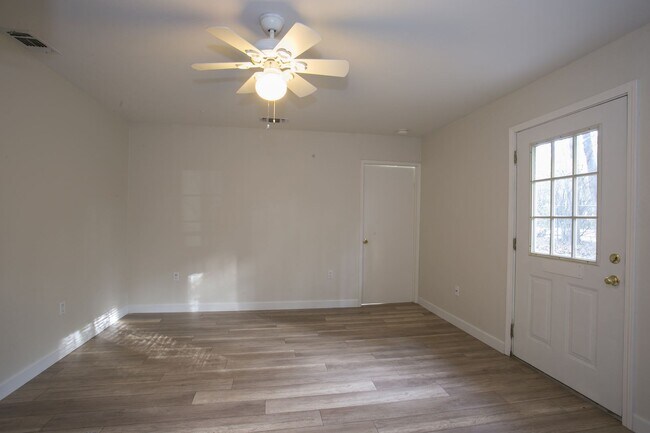 Foto del edificio - 2 br, 2 bath House - 7087 Wilcox Place