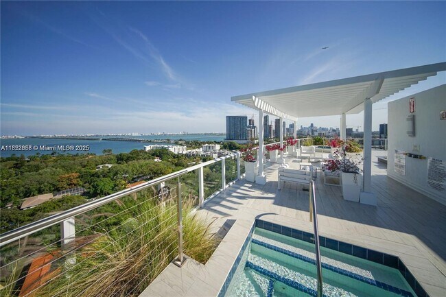 Foto del edificio - 4250 Biscayne Blvd