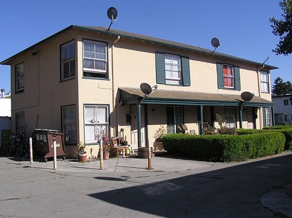 Building Photo - 1297 University Ave