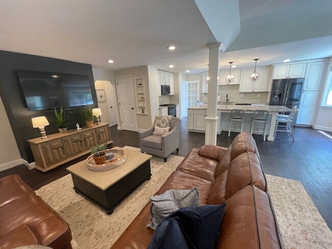 Foto del edificio - GORGEOUS 3 BED 3 BATH BUNGALOW IN PLYMOUTH...