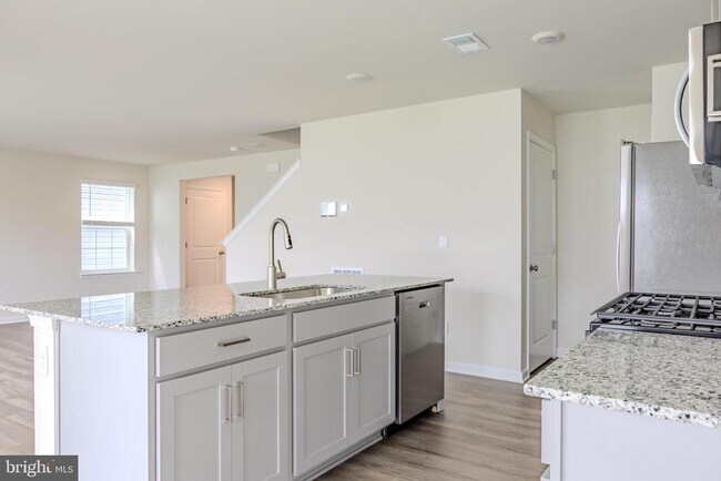 Foto del edificio - 114 Charing Cross Dr