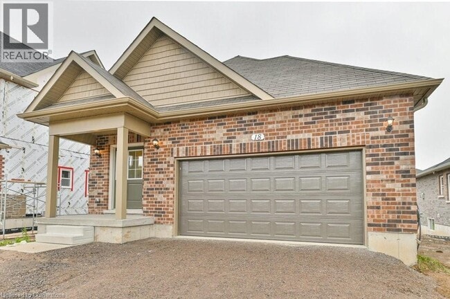 Building Photo - 18 Braeburn St