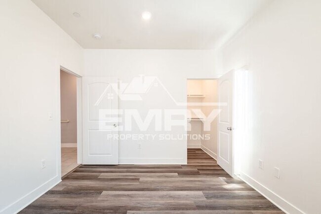 Building Photo - Recently Remodeled 4 Bedroom House at 850 ...