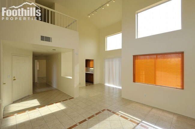 Building Photo - North Ranch, 2-story house with all tile.