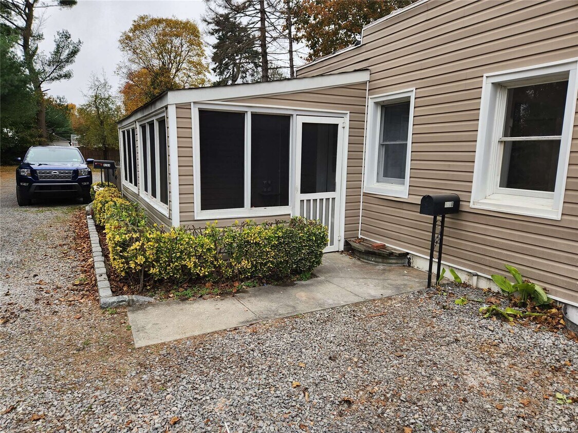426 Lake Ave, Saint James, NY 11780 Room for Rent in Saint James, NY