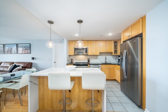 Building Photo - 700 Grove St