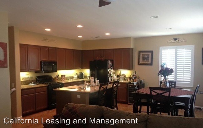 Foto del edificio - 27456 Riverside Ln