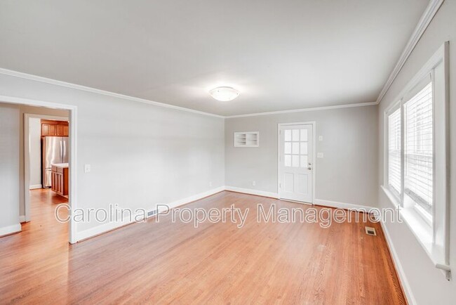 Foto del edificio - 2417 Laburnum Ave