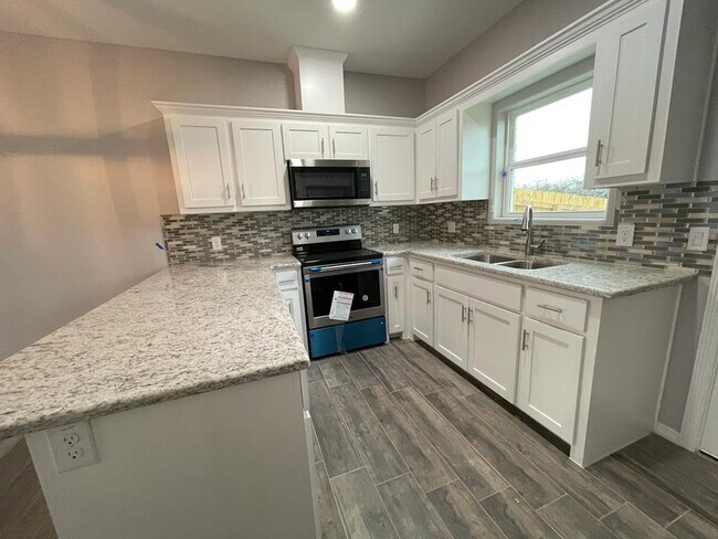 Foto del edificio - 4905 N Winona Dr