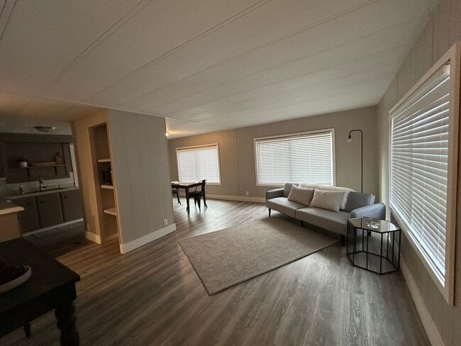 Foto del edificio - Newly Remodeled 2 Bedroom / 1 Bathroom Man...
