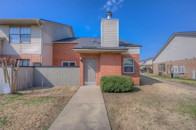 Building Photo - 3636 Greenacres Place Dr