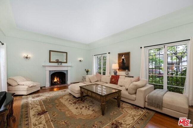 Foto del edificio - 6258 Warner Dr