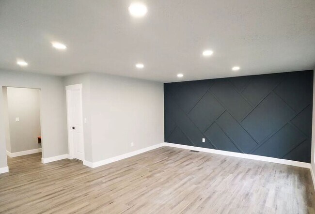 Foto del edificio - 948 East Atkin Avenue
